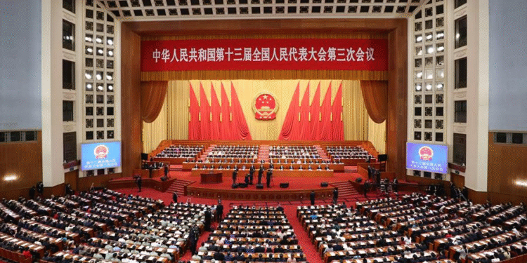 China aprueba ley para reforzar sus capacidades frente a una guerra comercial