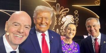 Infantino toma ‘selfie’ histórica con Sheinbaum, Trump y Carney