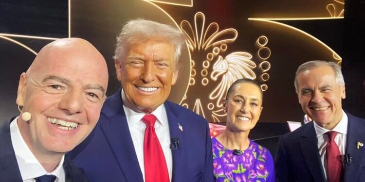 Infantino toma ‘selfie’ histórica con Sheinbaum, Trump y Carney
