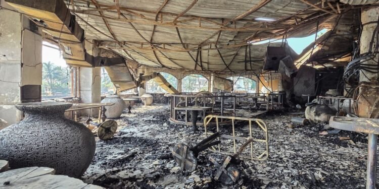 Incendio en discoteca de la India deja mas de 23 muertos