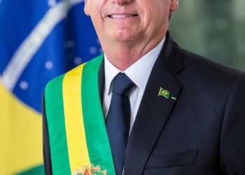 Brasil: autorizan a Jair Bolsonaro salir de prisión para someterse a cirugía