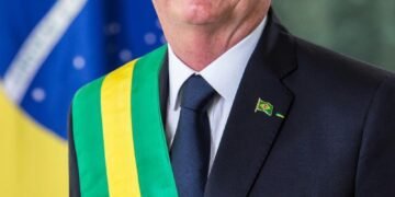 Brasil: autorizan a Jair Bolsonaro salir de prisión para someterse a cirugía