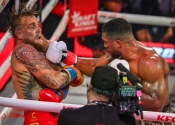 Jake Paul sale de cirugía de mandíbula tras pelea con Anthony Joshua