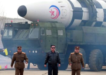 Kim dice que nuevos lanzamisiles norcoreanos pueden “aniquilar al enemigo”