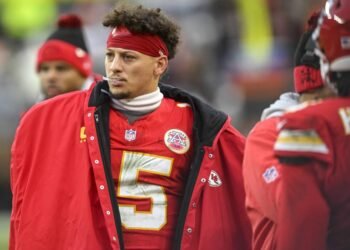 Mahomes de KC buscará otra opinión médica por rotura de ligamento