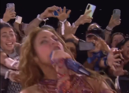 Fanática agrede a Shakira en pleno concierto y todo queda grabado en video