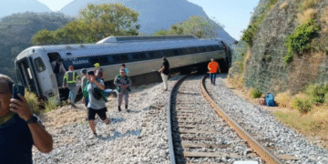 Tren Interoceánico se descarrila en Nizanda, Oaxaca; reportan 13 muertos