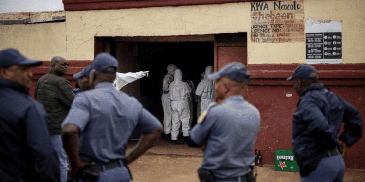 Sudáfrica: tiroteo en bar deja 9 muertos y 10 heridos