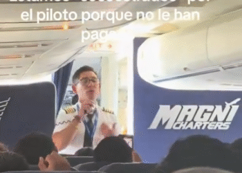 Piloto de Magnicharters retiene vuelo CDMX-Cancún por adeudo de sueldos