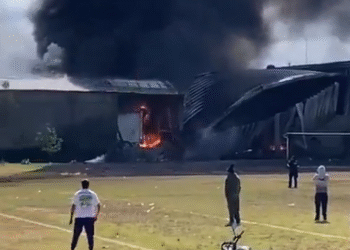 Avioneta se desploma cerca del aeropuerto de Toluca y hay más de 6 fallecidos