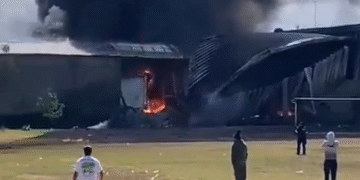 Avioneta se desploma cerca del aeropuerto de Toluca y hay más de 6 fallecidos