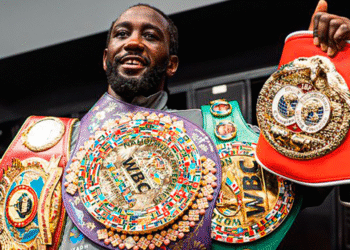 CMB le quita a Terence Crawford el cinturón que le ganó a Canelo Álvarez