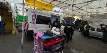 Encuentran cadáver envuelto en cobija en calles de Tepito