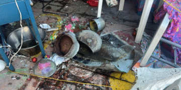 Reportan 15 personas quemadas tras explosión de gas en bazar navideño de Edomex