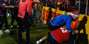 Final de Futbol en Guatemala Termina en Trifulca con Jugadores, Aficionados y Policías