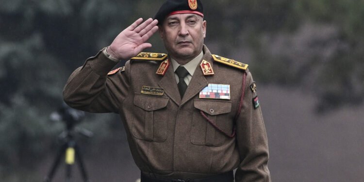 Muere jefe del Ejército de Libia en accidente aéreo; regresaba de una visita oficial en Turquía