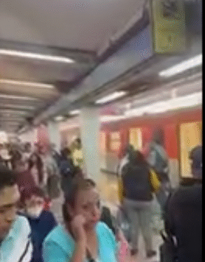 Humo alerta a ciudadanos en la línea 2 del metro