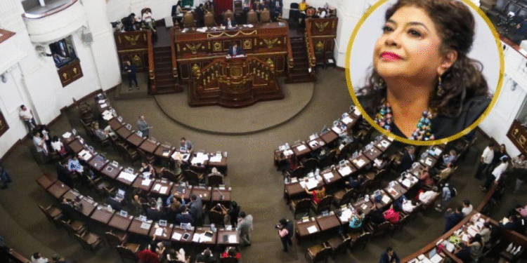 Se rinde minuto de silencio en el Congreso de la CDMX, en memoria de la madre de la jefa de Gobierno