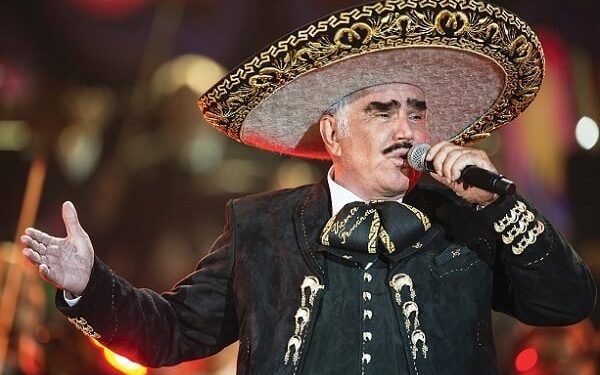 Lanzarán disco póstumo de Vicente Fernández que incluye duetos con Christian Nodal y Ángela Aguilar