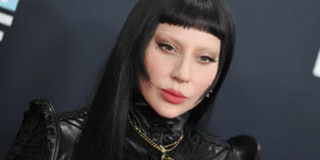 Lady Gaga interrumpe concierto en Tokio para condenar al ICE