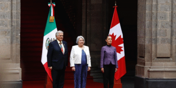 Sheinbaum recibe a gobernadora general de Canadá en ceremonia oficial