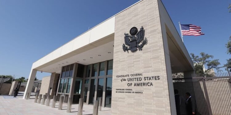 Detienen a hombre con documentos falsos para tramitar visa en Nuevo Laredo