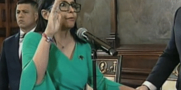 Delcy Rodríguez juró como presidenta encargada de Venezuela para garantizar paz y estabilidad