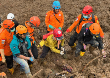 Deslave en Indonesia deja varios muertos y 72 desaparecidos