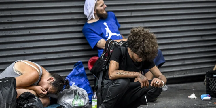 Trump anuncia nueva iniciativa para prevenir adicción a las drogas en EU