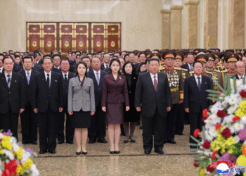 Hija del líder de Corea del Norte es captada visitando el mausoleo de su familia