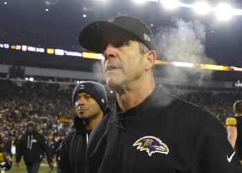 Baltimore despide a John Harbaugh tras 18 temporadas como entrenador en jefe