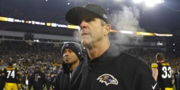 Baltimore despide a John Harbaugh tras 18 temporadas como entrenador en jefe