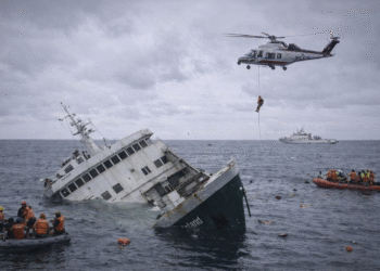 Naufraga ferry en Filipinas; reportan 13 muertos y más de 100 desaparecidos