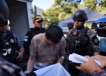 Presidente de Guatemala declara estado de sitio por 30 días tras ataques de pandillas