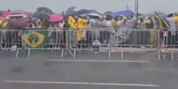 Cae rayo durante manifestación pro Bolsonaro en Brasil; hay 72 heridos