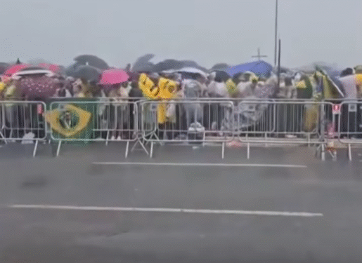 Cae rayo durante manifestación pro Bolsonaro en Brasil; hay 72 heridos