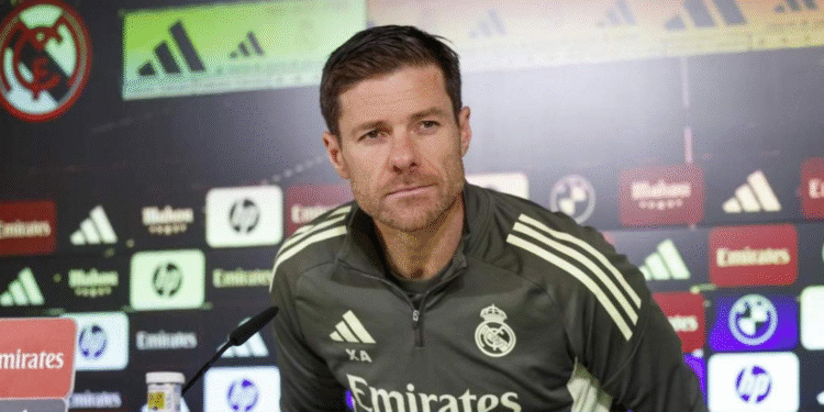 Real Madrid anuncia salida de Xabi Alonso tras caída en la Supercopa