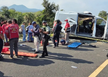 Reportan tres muertos y varios lesionados en accidente carretero en Veracruz