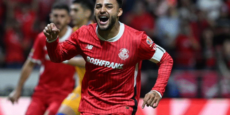 Alexis Vega al quirófano y será baja con Toluca