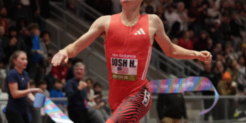 Atleta estadunidense Josh Hoey rompe récord mundial en los 800 metros indoor