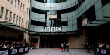 BBC nombra a director interino en medio de demanda de Trump por 10 mil mdd