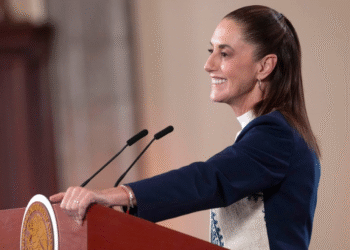 Sheinbaum explica la logística de arribo del avión militar Hércules C-130 en Toluca