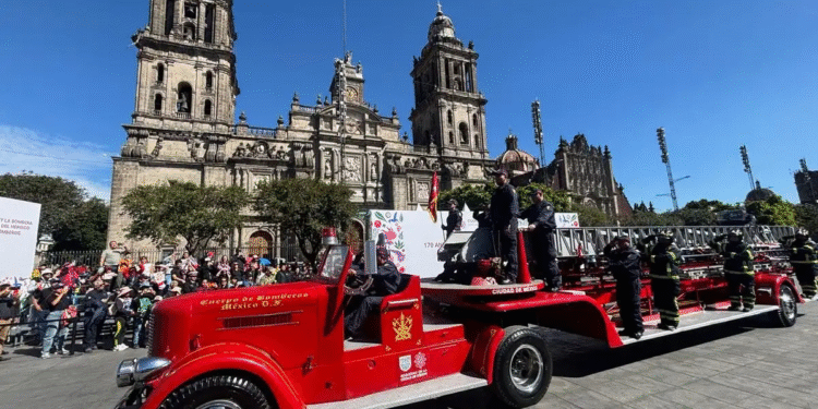 Conmemoran 170 años del Heroico Cuerpo de Bomberos de la CDMX con desfile