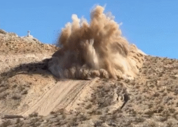 EU realiza explosiones de dinamita para construir valla fronteriza con México en Ciudad Juárez