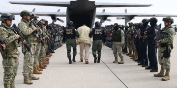 Gobierno traslada a EU a 37 operadores de organizaciones criminales