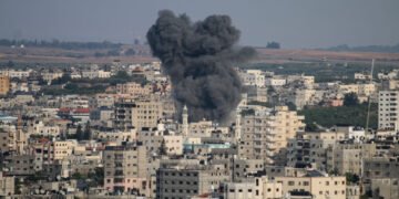 Israel impacta base de lanzamiento de cohetes cerca de Gaza