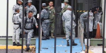 Al menos 30 elementos de la GN sufren intoxicación por alimentos en Veracruz