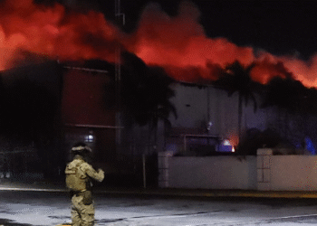 Murieron 3 bomberos en incendio de maquiladora en Matamoros