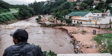 Sudáfrica declara desastre nacional por lluvias e inundaciones