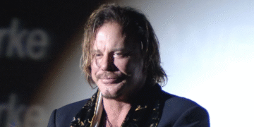 Mickey Rourke niega haber avalado campaña para evitar desalojo